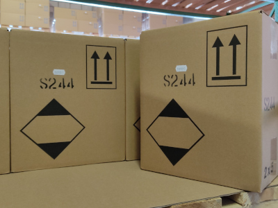 Versandstueck MoellerStoneCare, Infos rund um die Verpackung von Gefahrgut.